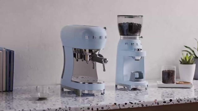 Smeg ECF02PBEU machine à café Manuel Machine à expresso 1,1 L